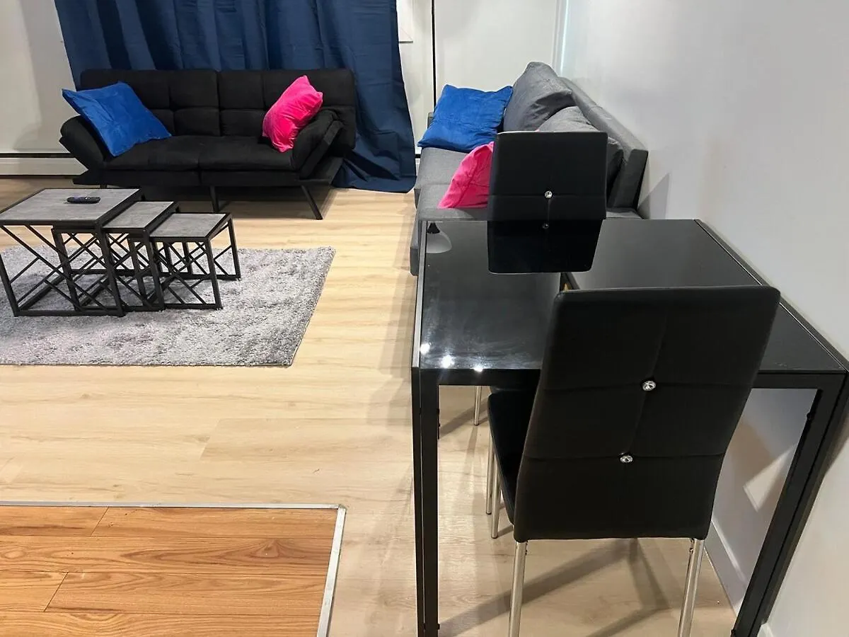 Fully Furnished 2Br With Free Parking Near Downtown And University Of カルガリー アパート