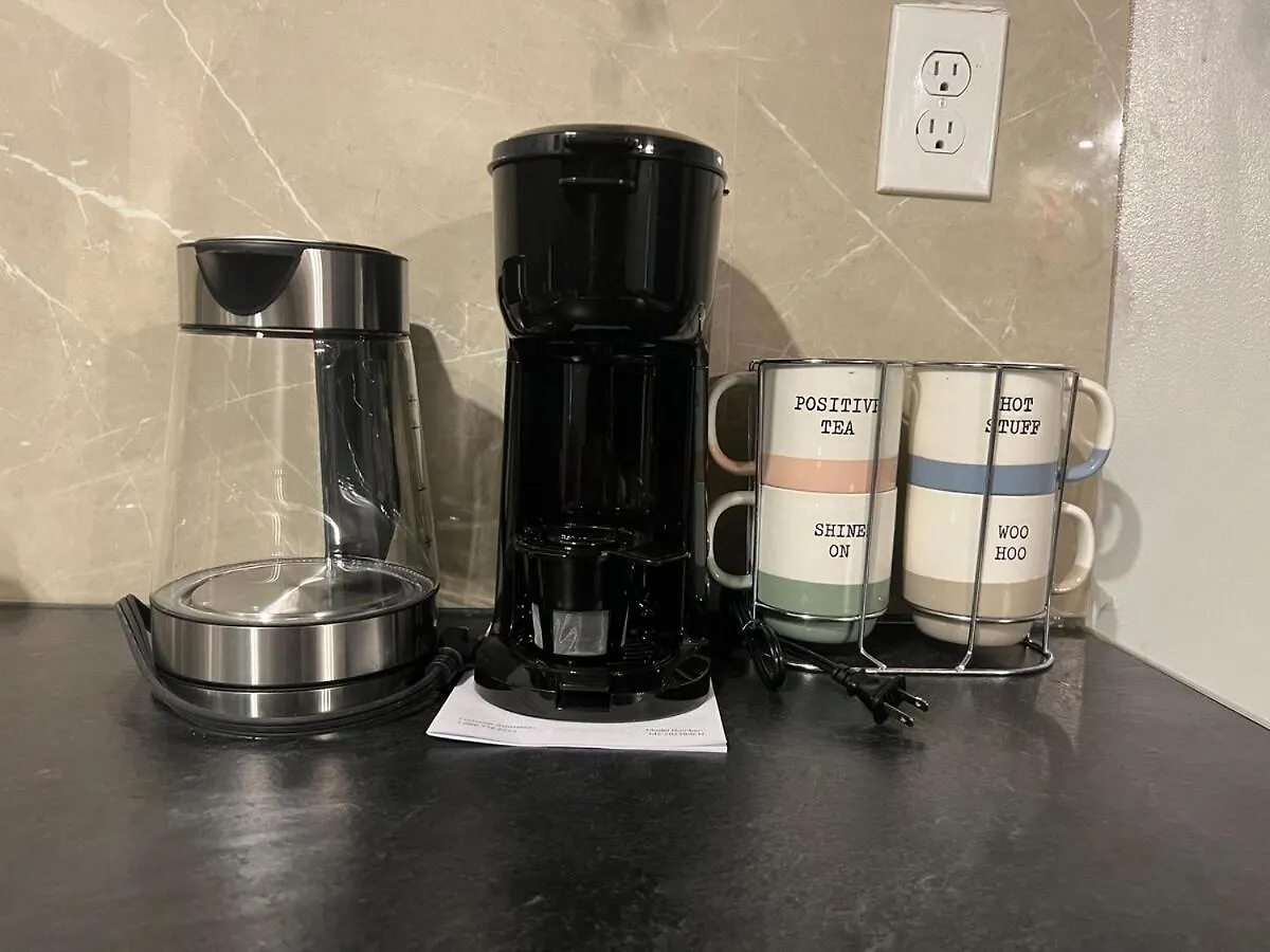 Fully Furnished 2Br With Free Parking Near Downtown And University Of カルガリー カナダ