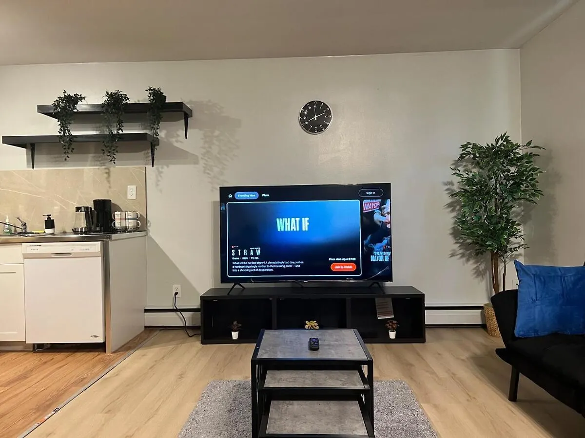 Fully Furnished 2Br With Free Parking Near Downtown And University Of カルガリー アパート
